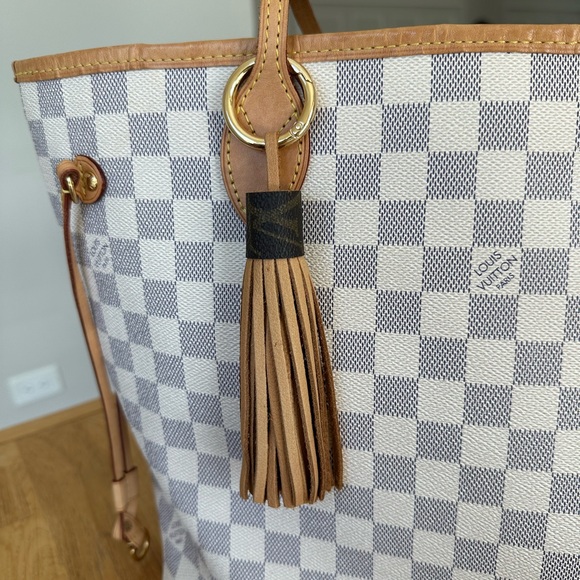 Handmade tassel keychain - Picture 1 of 6